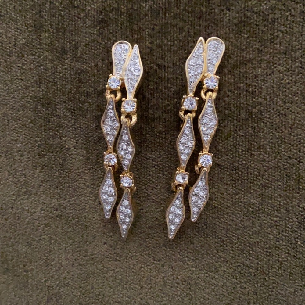 🔥 3/$15 Stunning and dressy drop crystal earrings